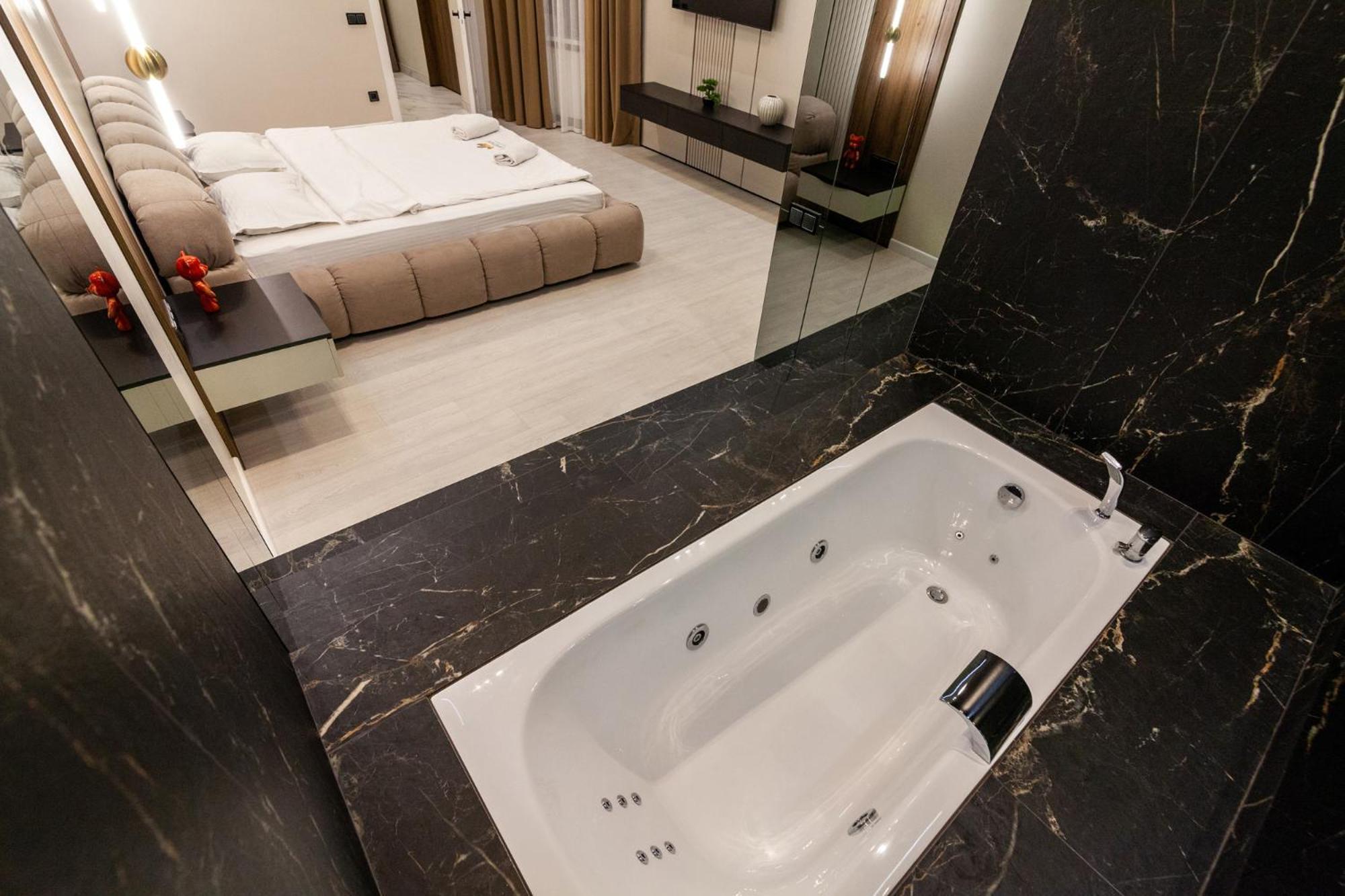 Apartament Leogrand Jacuzzi On Malaniuka 2 Lwów Zewnętrze zdjęcie
